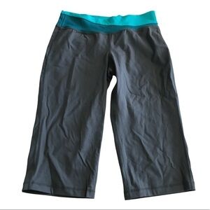 Patagonia Pliant Knickers Crop Leggings size medium Gray with teal waistband B14